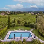 Ground-floor With Shared Pool Appartamento Cappella