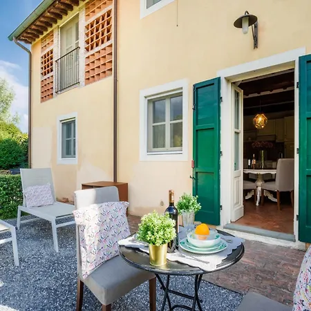 Ground-floor With Shared Pool *