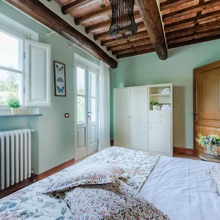 Ground-floor With Shared Pool Apartment *