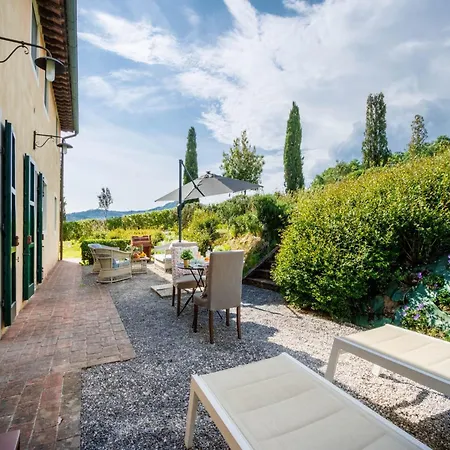 Ground-floor With Shared Pool * Cappella