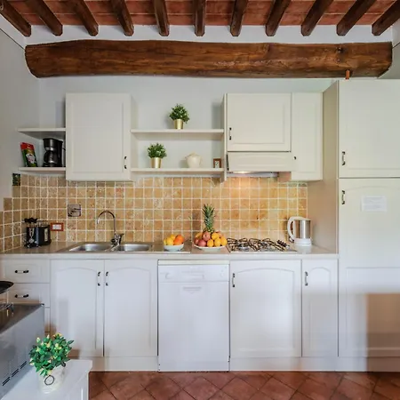 Ground-floor With Shared Pool Apartment Cappella