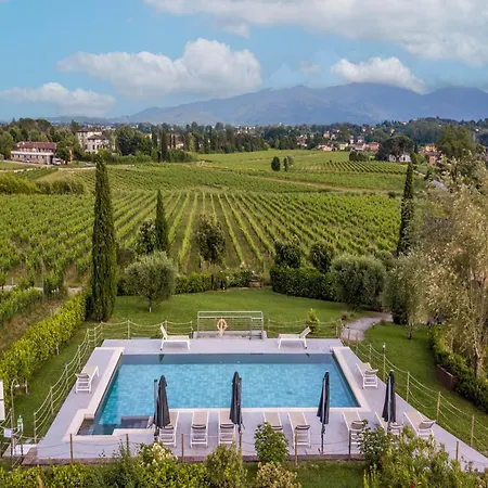 Ground-floor With Shared Pool Apartment Cappella